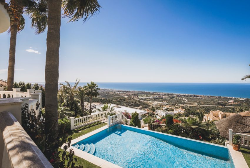 R3976990-Villa-For-Sale-Altos-de-los-Monteros-Detached-5-Beds-795-Built