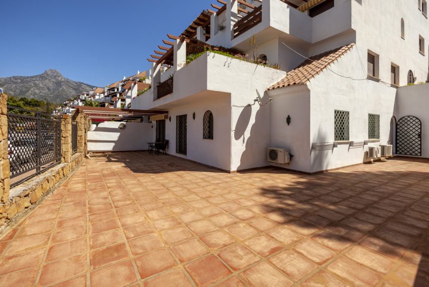 R4036594-Apartment-For-Sale-The-Golden-Mile-Ground-Floor-3-Beds-113-Built-1