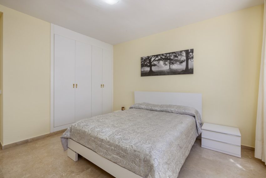 R4036594-Apartment-For-Sale-The-Golden-Mile-Ground-Floor-3-Beds-113-Built-10