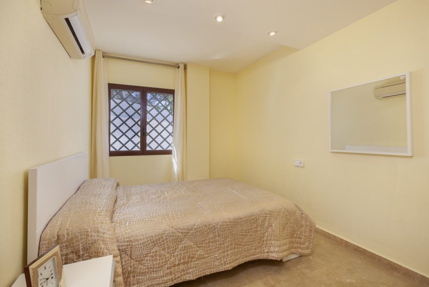 R4036594-Apartment-For-Sale-The-Golden-Mile-Ground-Floor-3-Beds-113-Built-13