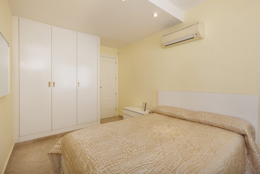 R4036594-Apartment-For-Sale-The-Golden-Mile-Ground-Floor-3-Beds-113-Built-17