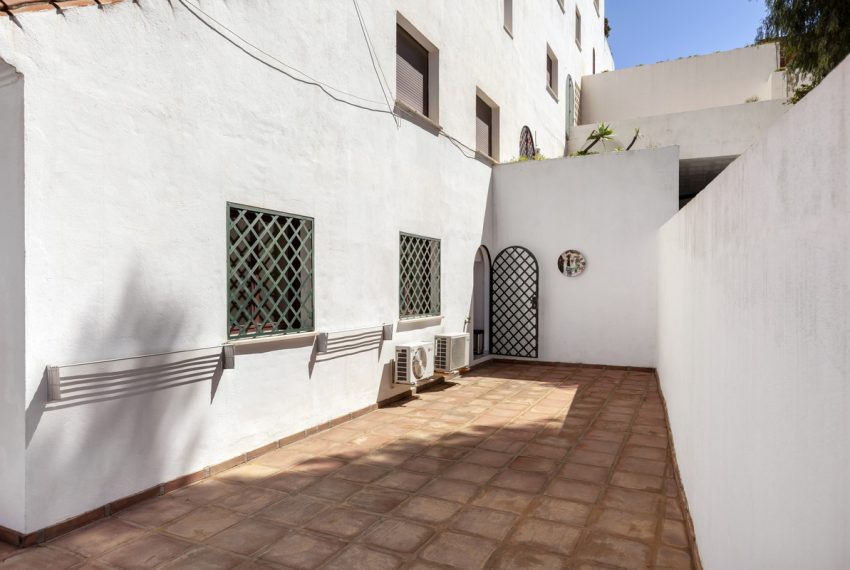 R4036594-Apartment-For-Sale-The-Golden-Mile-Ground-Floor-3-Beds-113-Built-18