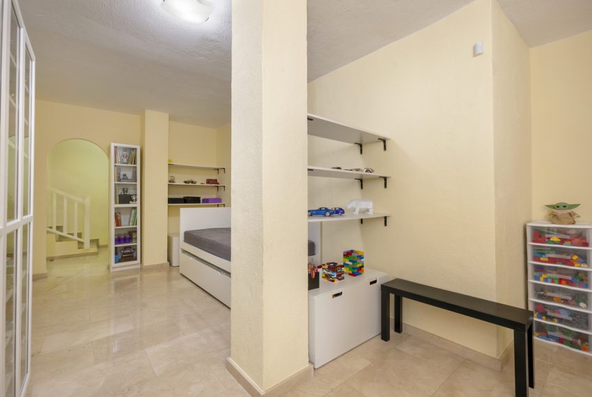 R4036594-Apartment-For-Sale-The-Golden-Mile-Ground-Floor-3-Beds-113-Built-19