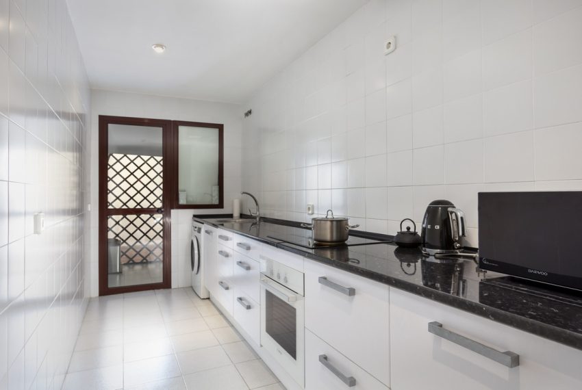 R4036594-Apartment-For-Sale-The-Golden-Mile-Ground-Floor-3-Beds-113-Built-5