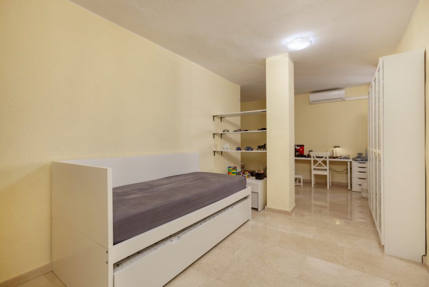 R4036594-Apartment-For-Sale-The-Golden-Mile-Ground-Floor-3-Beds-113-Built-7