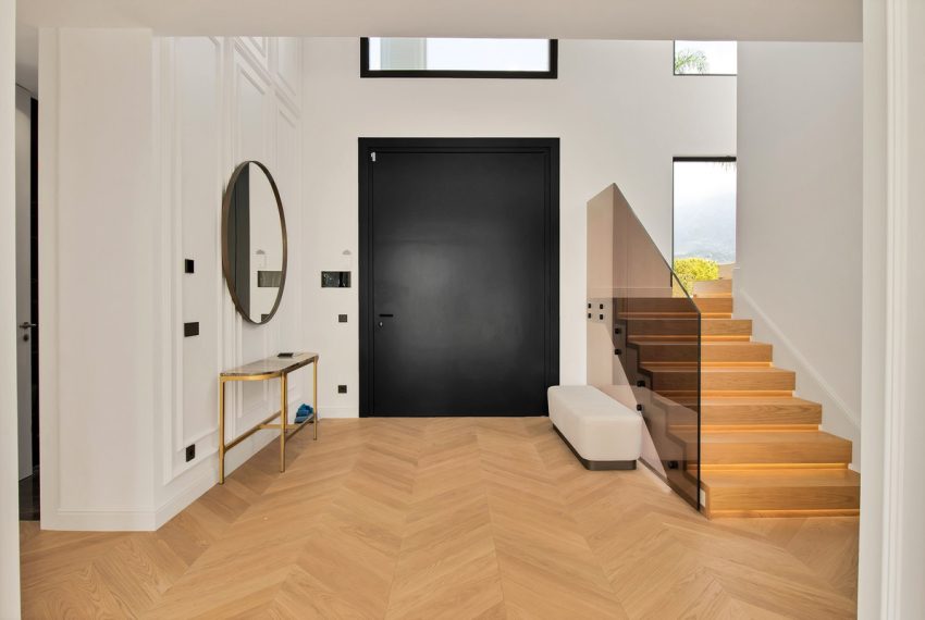 R4300111-Villa-For-Sale-The-Golden-Mile-Detached-6-Beds-647-Built-1