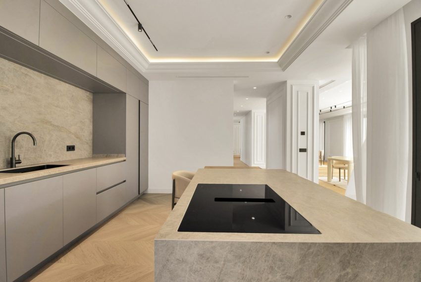 R4300111-Villa-For-Sale-The-Golden-Mile-Detached-6-Beds-647-Built-11