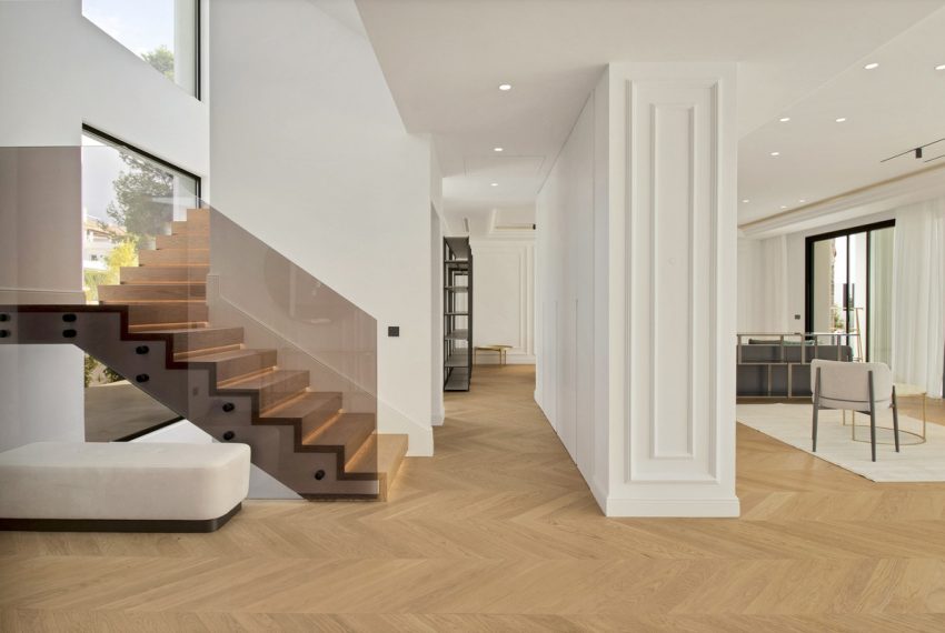 R4300111-Villa-For-Sale-The-Golden-Mile-Detached-6-Beds-647-Built-2