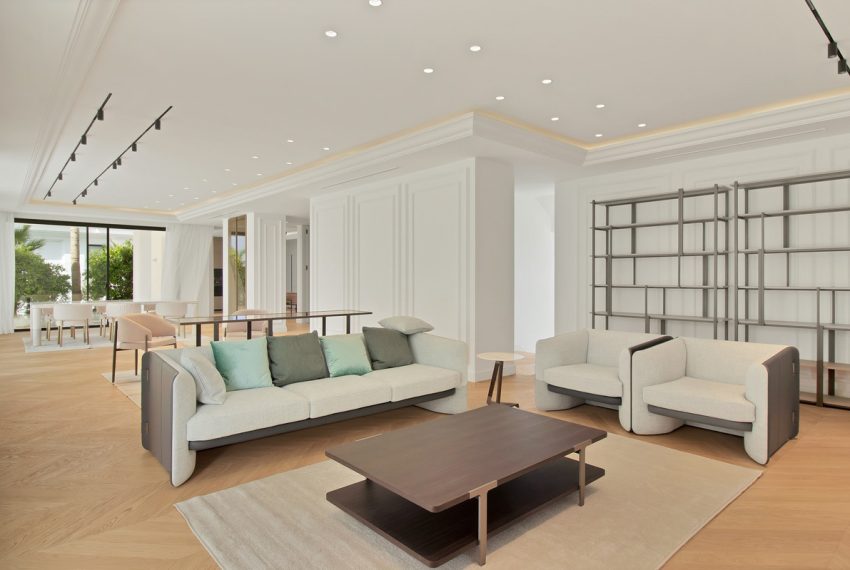 R4300111-Villa-For-Sale-The-Golden-Mile-Detached-6-Beds-647-Built-6