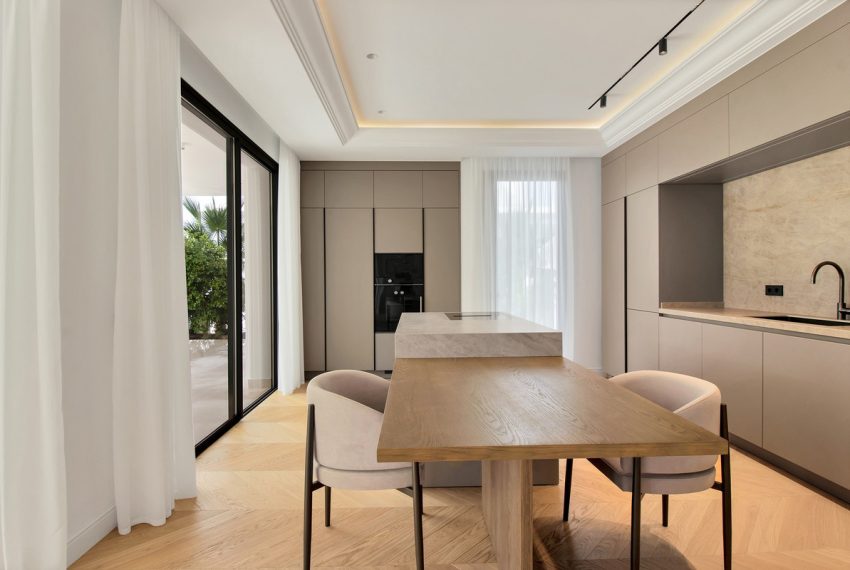 R4300111-Villa-For-Sale-The-Golden-Mile-Detached-6-Beds-647-Built-7