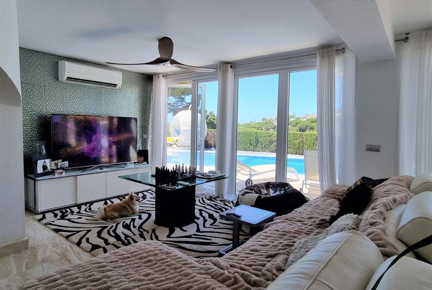 R4307608-Villa-For-Sale-Elviria-Detached-5-Beds-433-Built-15