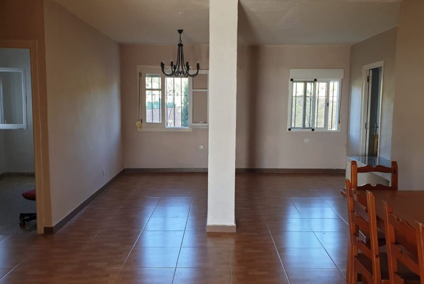 R4345087-Villa-For-Sale-Estepona-Detached-5-Beds-157-Built-3