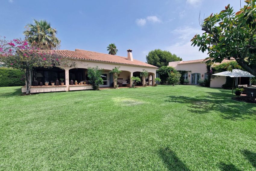 R4378351-Villa-For-Sale-Benahavis-Detached-4-Beds-659-Built