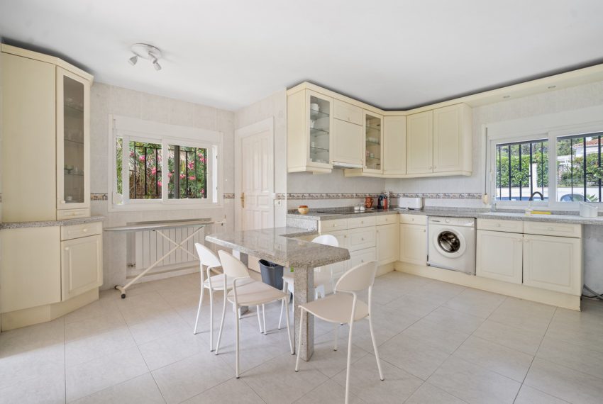 R4380433-Villa-For-Sale-Guadalmina-Alta-Detached-4-Beds-307-Built-13