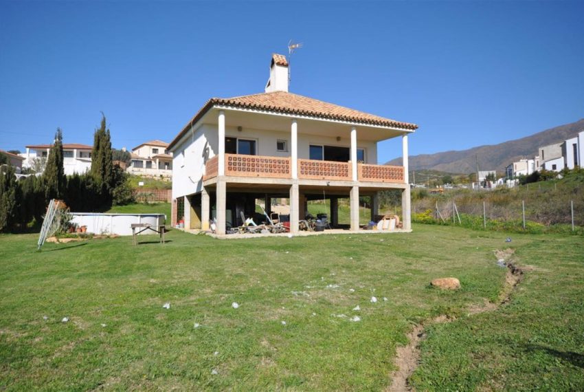 R4415791-Villa-For-Sale-Estepona-Detached-3-Beds-260-Built