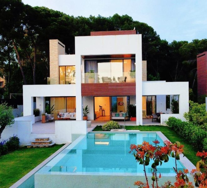 R4441894-Image 1-Detached - 5 Beds - 730 Built