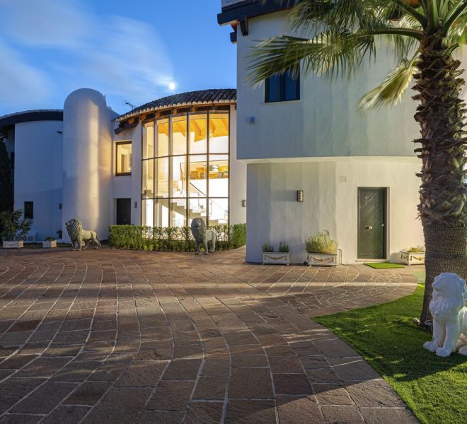 R4503706-Image 1-Detached - 8 Beds - 1081 Built