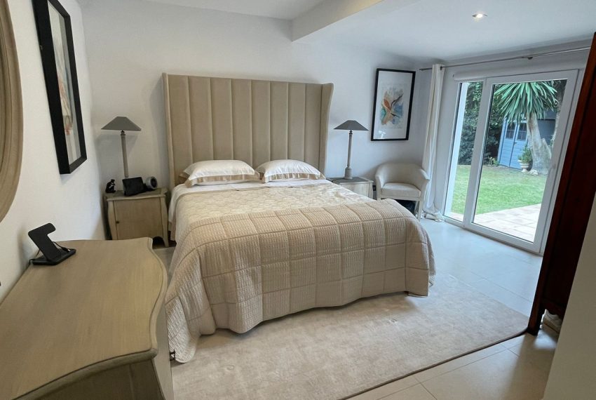 R4631002-Villa-For-Sale-San-Pedro-de-Alcantara-Detached-8-Beds-650-Built-12