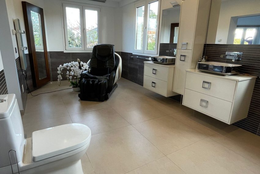 R4631002-Villa-For-Sale-San-Pedro-de-Alcantara-Detached-8-Beds-650-Built-13