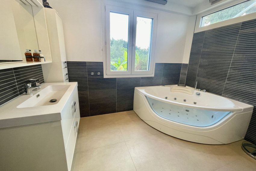 R4631002-Villa-For-Sale-San-Pedro-de-Alcantara-Detached-8-Beds-650-Built-17