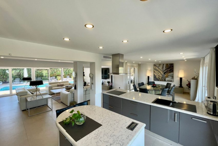 R4631002-Villa-For-Sale-San-Pedro-de-Alcantara-Detached-8-Beds-650-Built-4