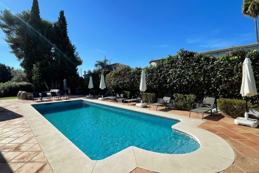 R4631002-Villa-For-Sale-San-Pedro-de-Alcantara-Detached-8-Beds-650-Built-5