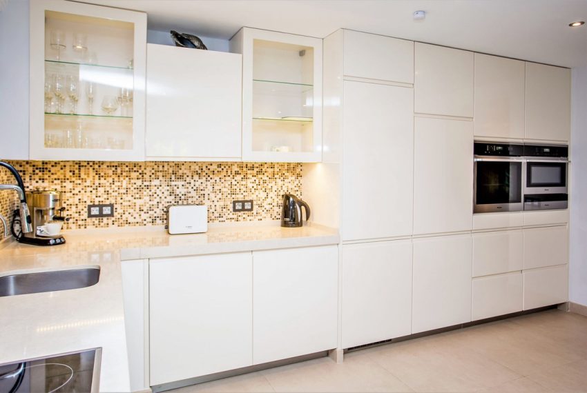 R4631002-Villa-For-Sale-San-Pedro-de-Alcantara-Detached-8-Beds-650-Built-6