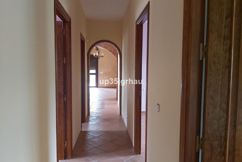 R4745227-Villa-For-Sale-Estepona-Detached-5-Beds-317-Built-11