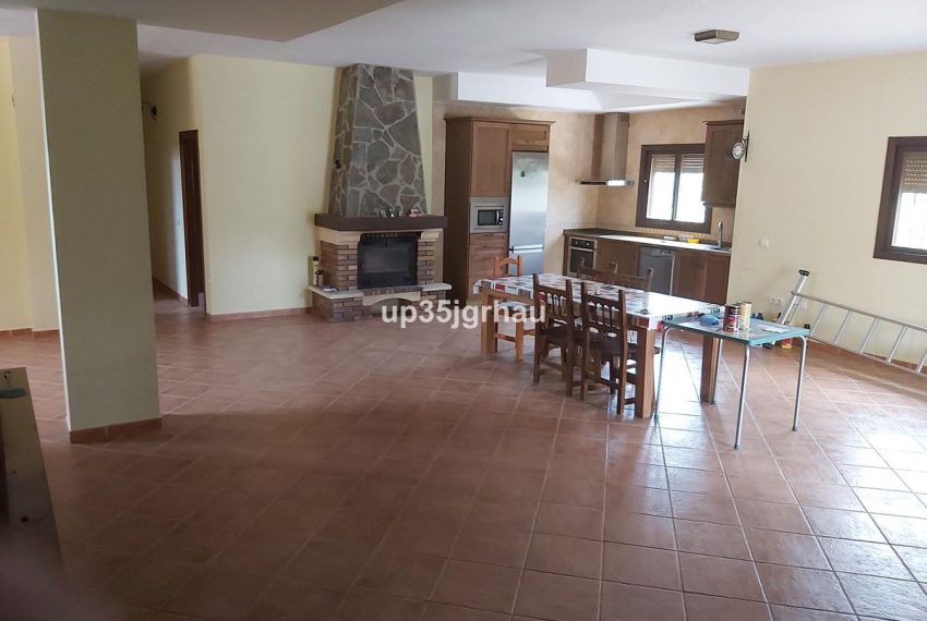 R4745227-Villa-For-Sale-Estepona-Detached-5-Beds-317-Built-14