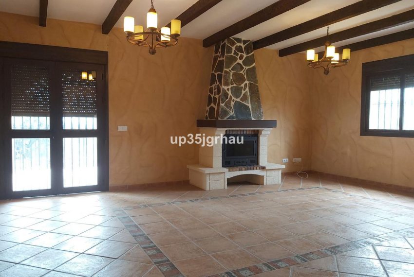 R4745227-Villa-For-Sale-Estepona-Detached-5-Beds-317-Built-2