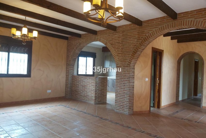 R4745227-Villa-For-Sale-Estepona-Detached-5-Beds-317-Built-3