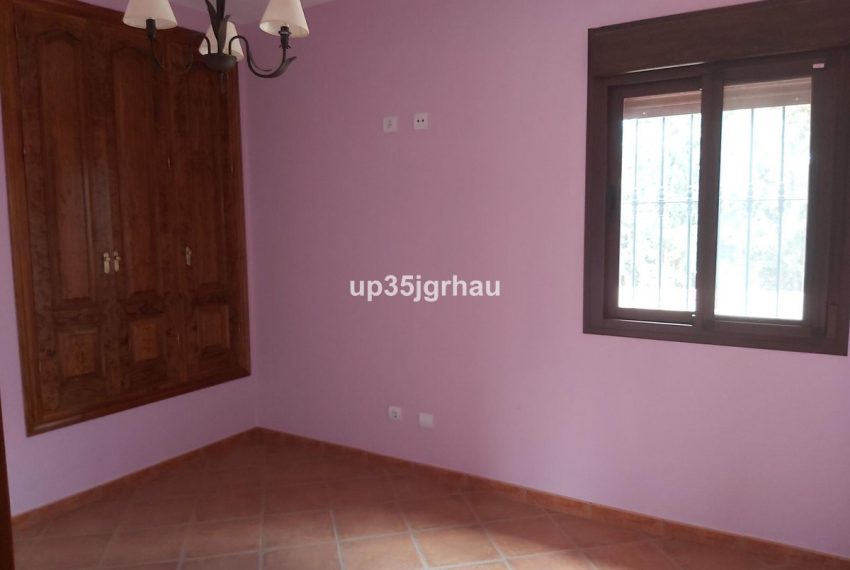R4745227-Villa-For-Sale-Estepona-Detached-5-Beds-317-Built-9
