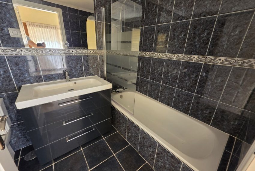 R4765366-Villa-For-Sale-Las-Chapas-Detached-4-Beds-475-Built-11