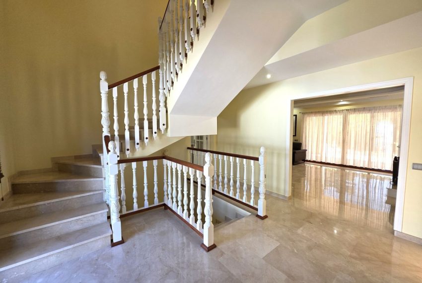 R4765366-Villa-For-Sale-Las-Chapas-Detached-4-Beds-475-Built-12