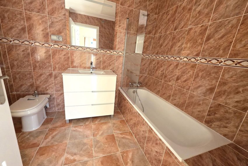 R4765366-Villa-For-Sale-Las-Chapas-Detached-4-Beds-475-Built-18