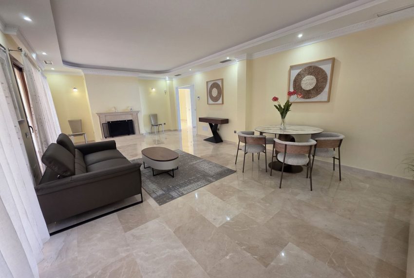 R4765366-Villa-For-Sale-Las-Chapas-Detached-4-Beds-475-Built-2