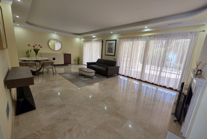 R4765366-Villa-For-Sale-Las-Chapas-Detached-4-Beds-475-Built-3