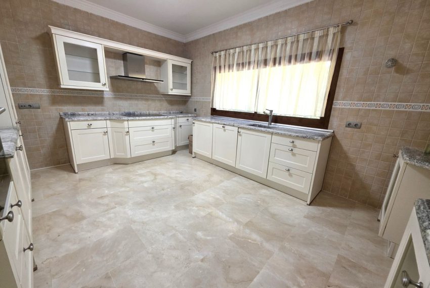 R4765366-Villa-For-Sale-Las-Chapas-Detached-4-Beds-475-Built-4