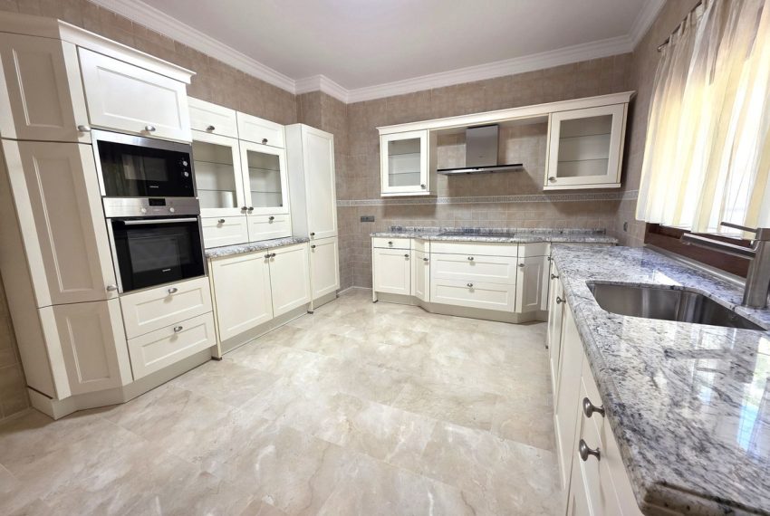 R4765366-Villa-For-Sale-Las-Chapas-Detached-4-Beds-475-Built-5