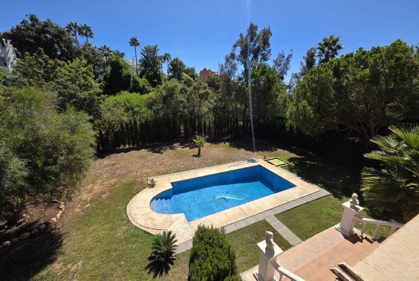 R4765366-Villa-For-Sale-Las-Chapas-Detached-4-Beds-475-Built-8