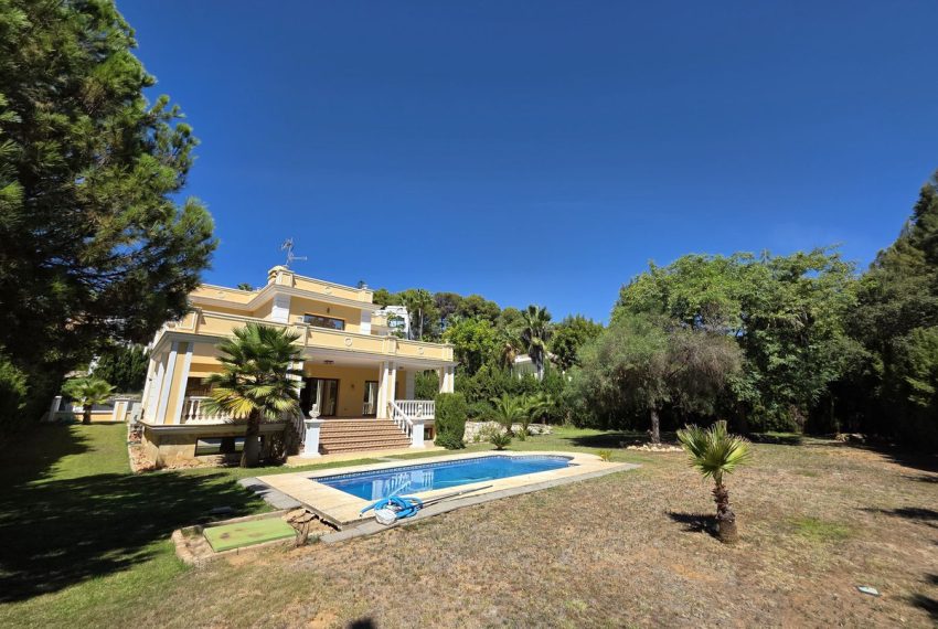 R4765366-Villa-For-Sale-Las-Chapas-Detached-4-Beds-475-Built