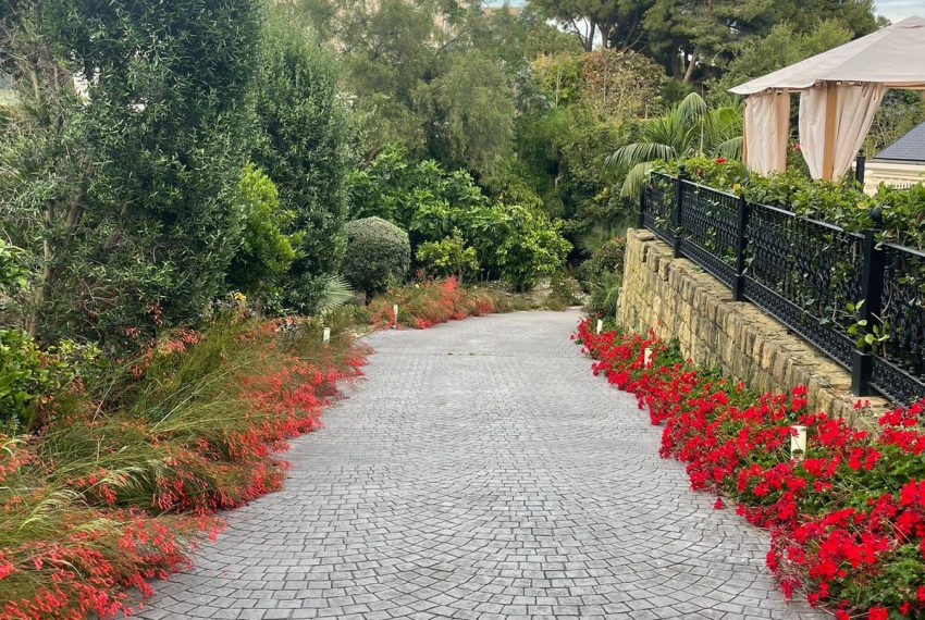 R4788610-Villa-For-Sale-The-Golden-Mile-Detached-8-Beds-1385-Built-1