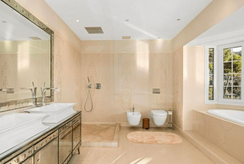 R4788610-Villa-For-Sale-The-Golden-Mile-Detached-8-Beds-1385-Built-14