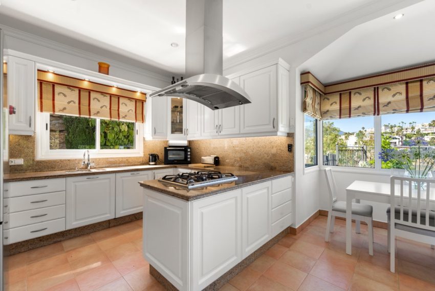 R4801930-Villa-For-Sale-Benahavis-Detached-5-Beds-733-Built-3