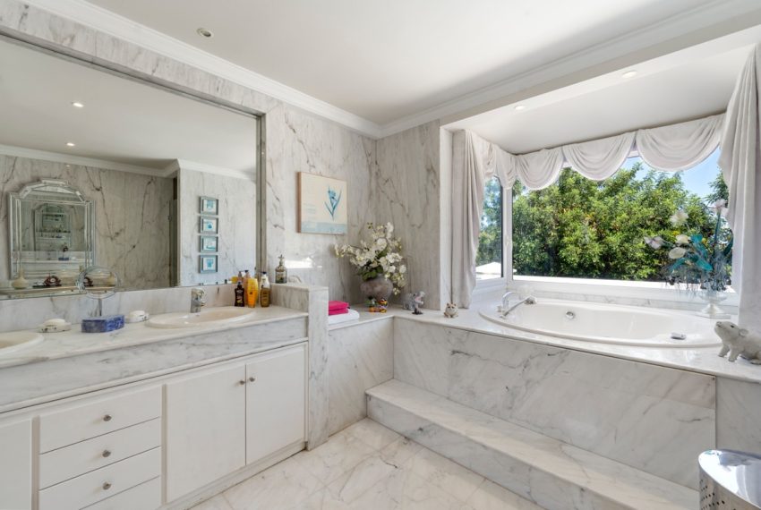 R4801930-Villa-For-Sale-Benahavis-Detached-5-Beds-733-Built-6