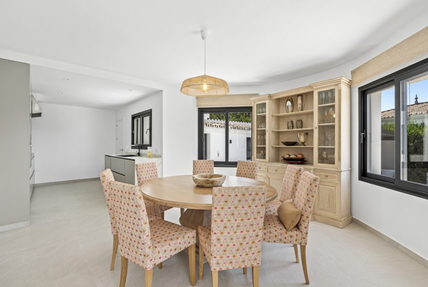 R4806901-Villa-For-Sale-Guadalmina-Alta-Detached-4-Beds-247-Built-13