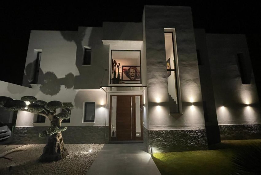 R4828363-Villa-For-Sale-New-Golden-Mile-Detached-4-Beds-300-Built-3