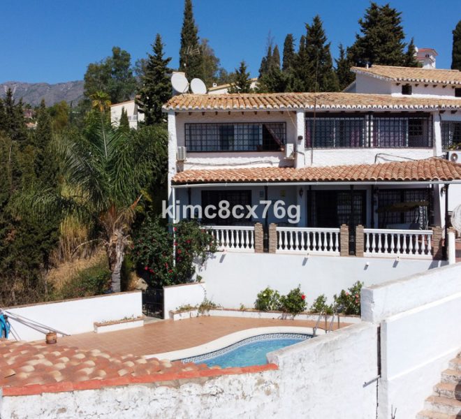 R4890235-Image 1-Detached - 4 Beds - 520 Built