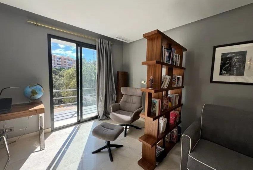 R4930855-Villa-For-Sale-Elviria-Detached-4-Beds-468-Built-10