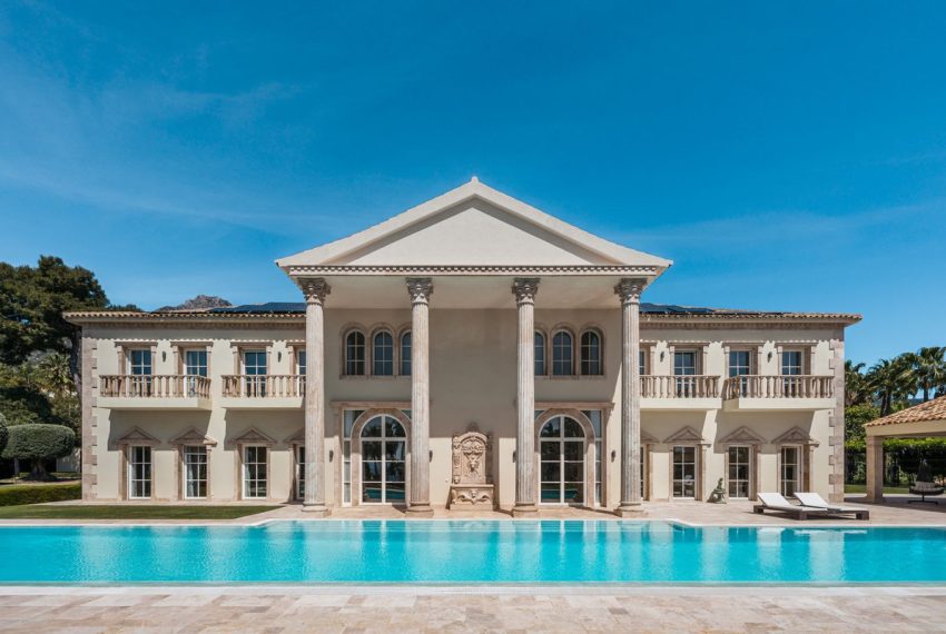 R4939060-Villa-For-Sale-Sierra-Blanca-Detached-7-Beds-2000-Built-1